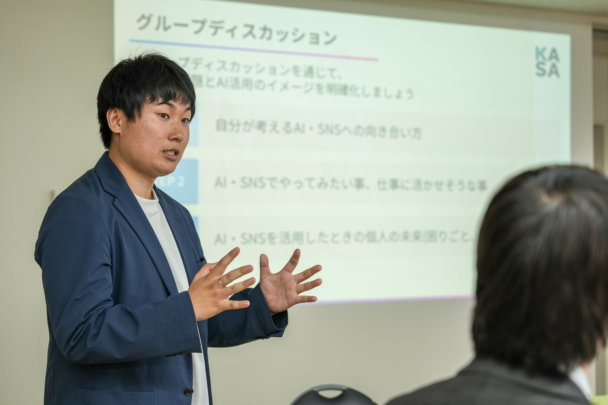 ディスカッションを通してAI活用を解説する古川大輝 代表理事