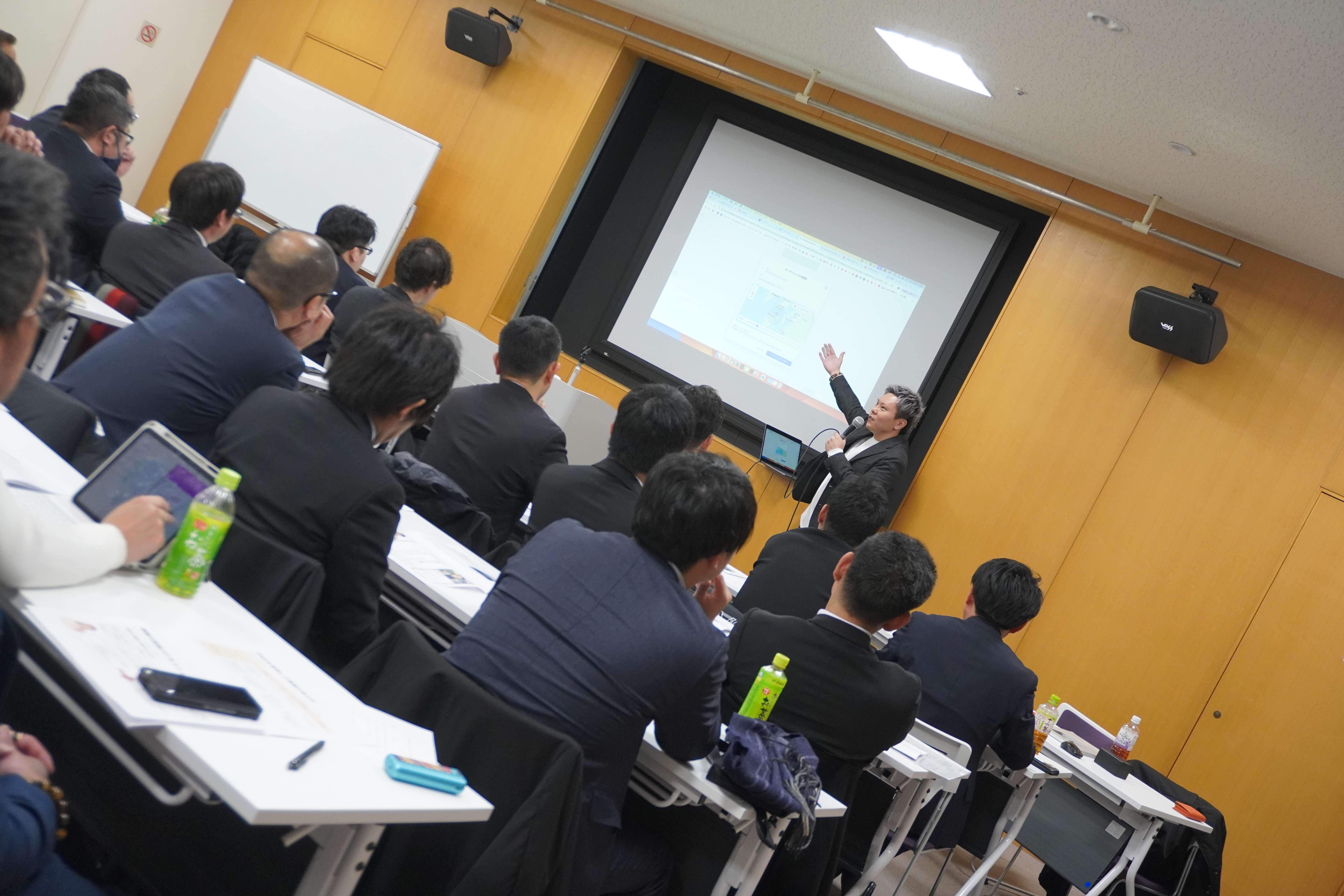 熊本県塗装組合にて登壇する諸藤専務