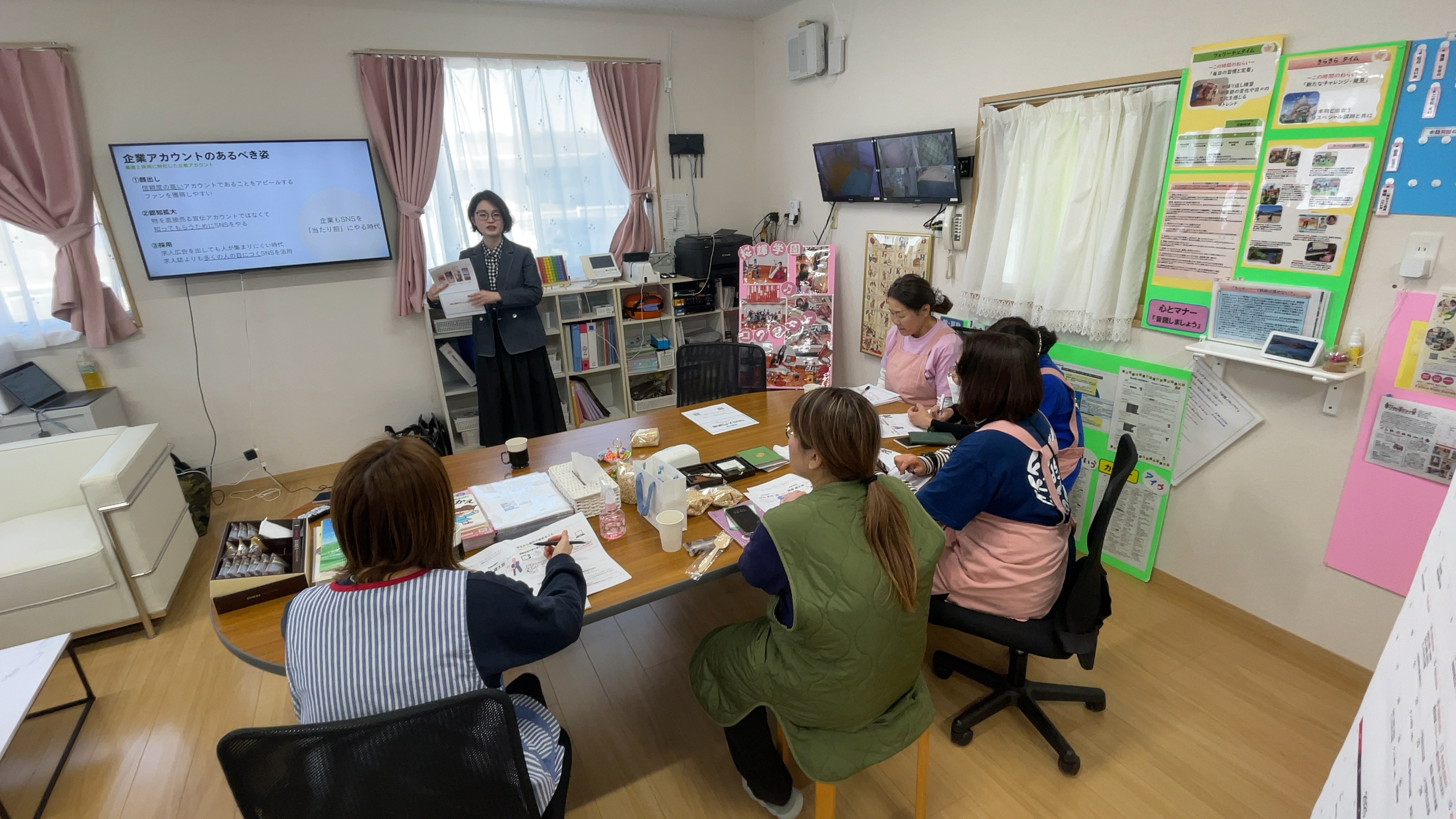認定こども園の先生向けにSNS講話を行う諸藤社長