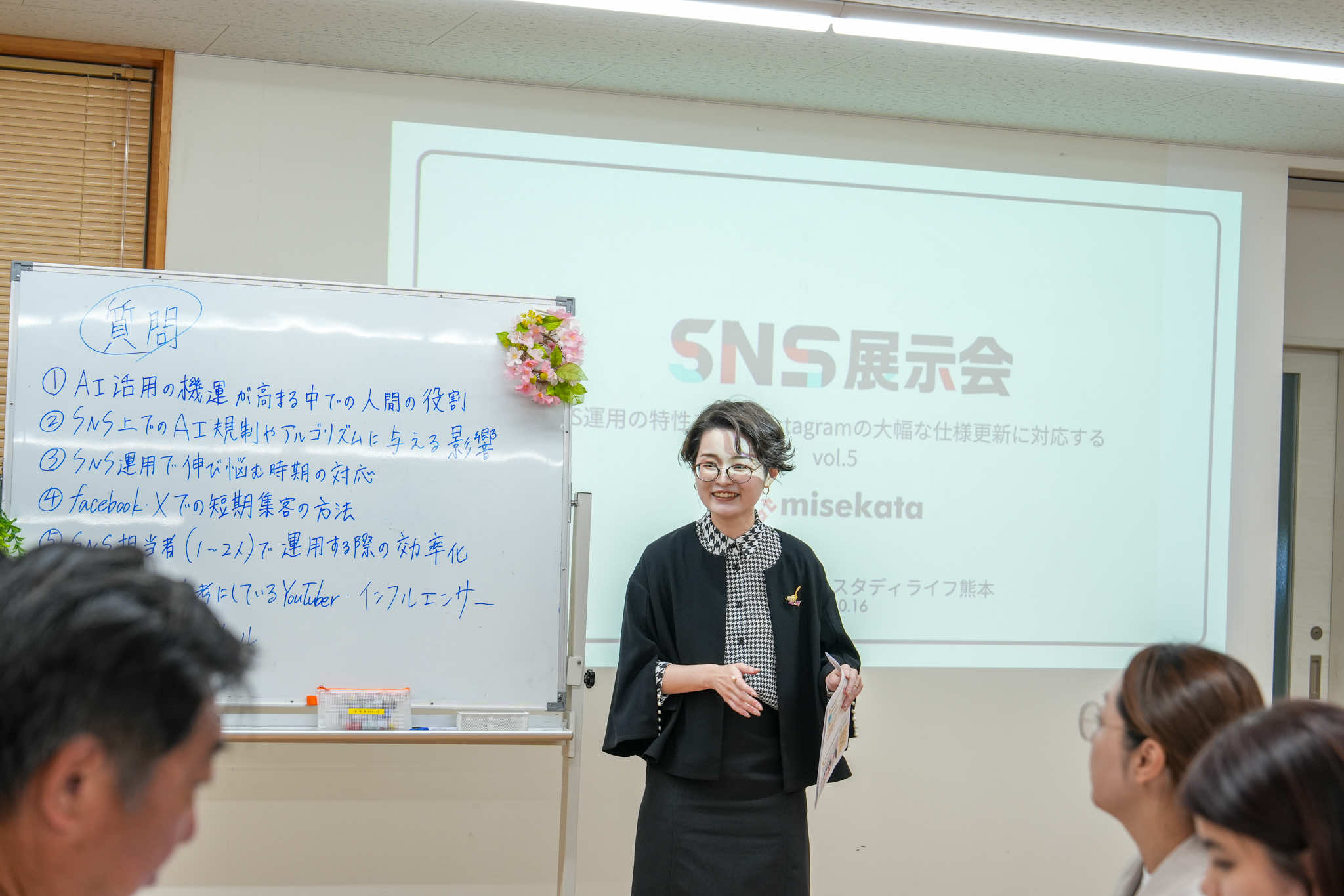 諸藤社長が質問に答える様子