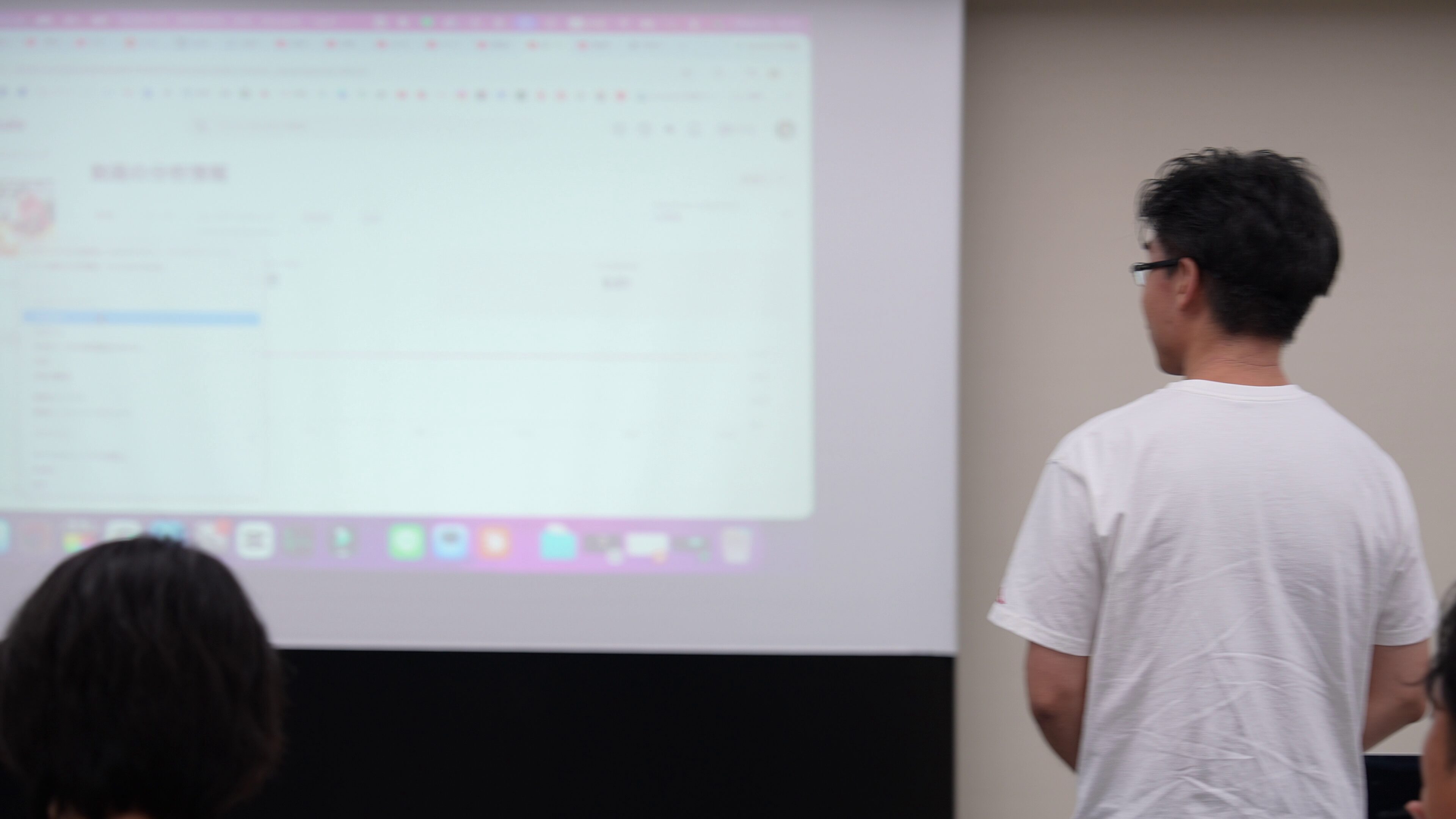 YouTube勉強会で参加者からの質問に回答する様子
